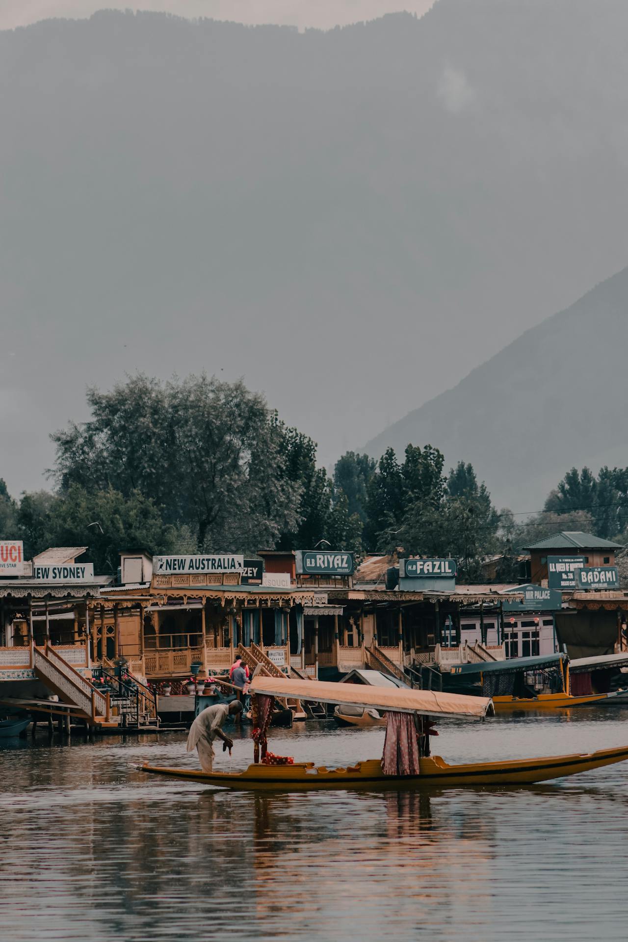 Houseboat Stays